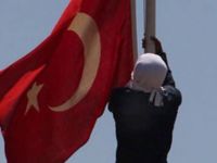 Türk bayrağını bakın neden indirmiş flaş olay!