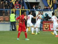 Karabükspor Balıkesir maçına 2 skandal damga vurdu