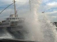 Lodos İstanbul'da deniz seferlerini sekteye uğrattı