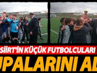 Siirt'in küçük futbolcuları kuplarını aldı