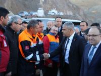 Başbakan Yardımcısı Veysi Kaynak Siirt'te göçük alanında