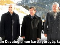 Başbakan Davutoğlunun Karda Yürüyüş Keyfi