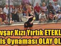 Hülya Avşar sahaya yırtık şortla çıkınca..
