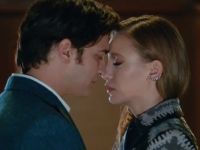 Medcezir'de Şok Öpüşme!