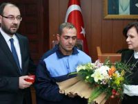 Minik Ecrini Kurtaran Temizlik Görevlisinden Flaş Ziyaret