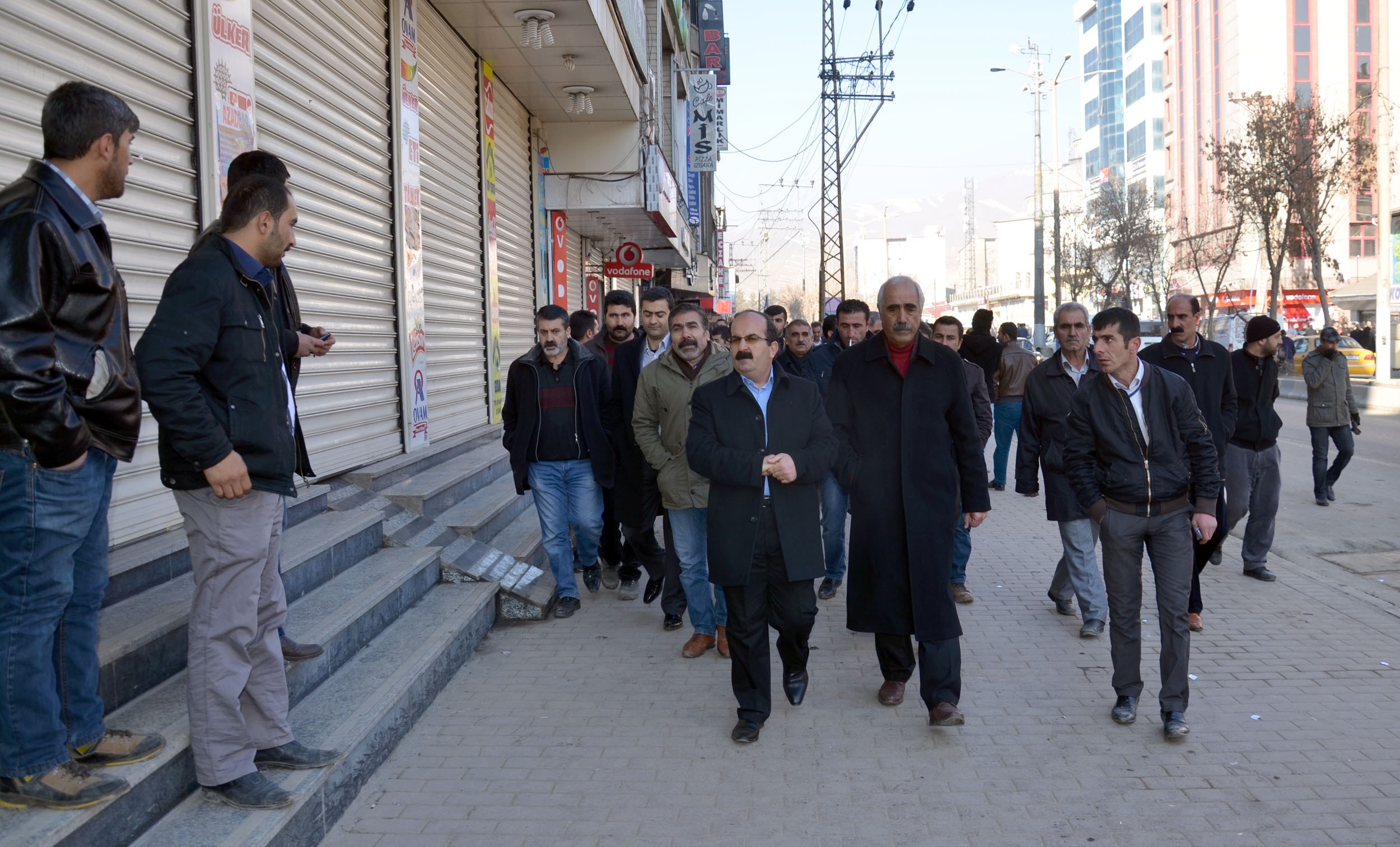 HDP ve BDP heyetinden esnafa kepenk açın talimatı !!