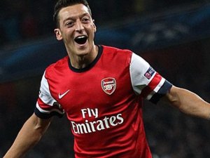 Mesut Özil sahalara dönüyor!