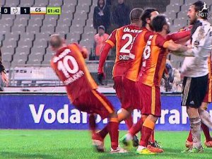 Veli Kavlak'ın gördüğü kırmızı kart doğru mu?
