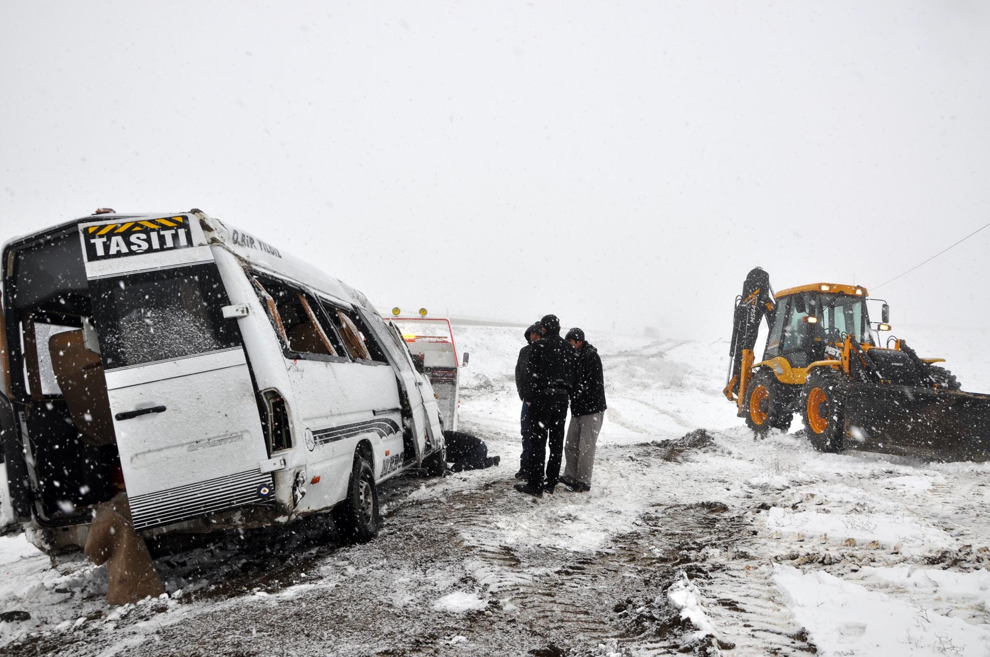 Yozgat Sorgun'da Öğretmen servisi devrildi .. 12 Öğretmen ..