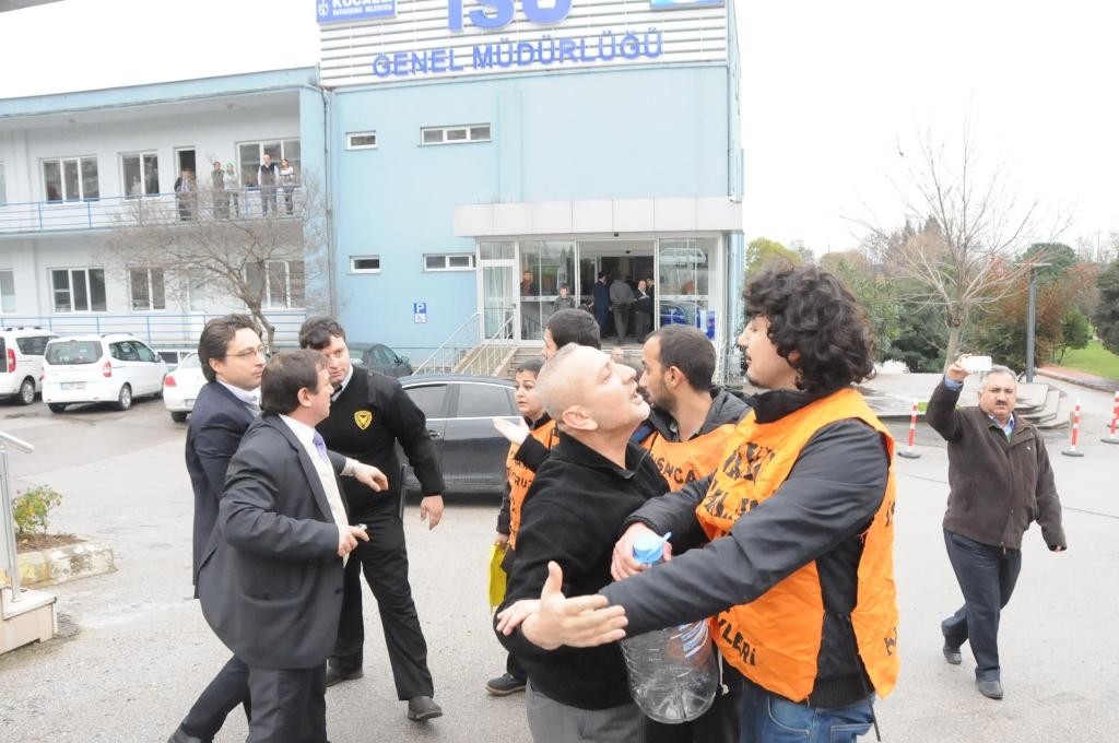Protesto İçin İsu Binasını İşgal Ettiler ..Yüzde 20'lik zam ortalığı birbirine... !!