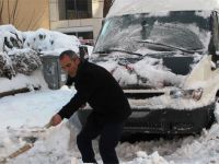 Kar Van'da hayatı felç etti