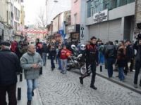 Vatandaşlar bombacıları kıskıvrak yakalayıp bantladılar!
