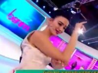Bu Tarz Benim'de Emel Özkızıltaş'tan yılan dansı şovu!
