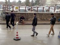 Tavuğu Herkesin Gözü Önünde Kesti Tepki Topladı-Siirt Haberleri