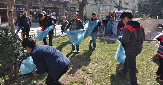 Siirt’te öğrencilerden temizlik kampanyası