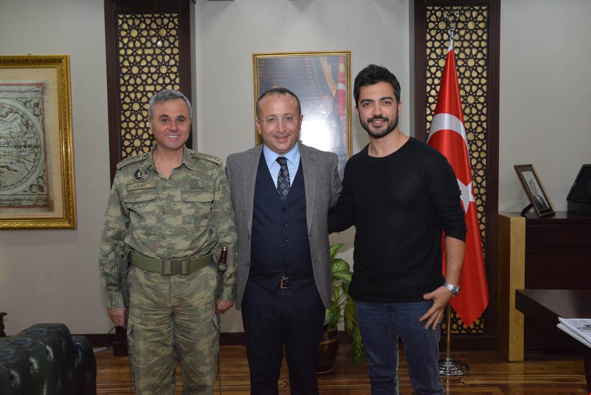 Ünlü Sanatçı Yusuf Güney, Vali Ali Fuat Atik’i Ziyaret Etti