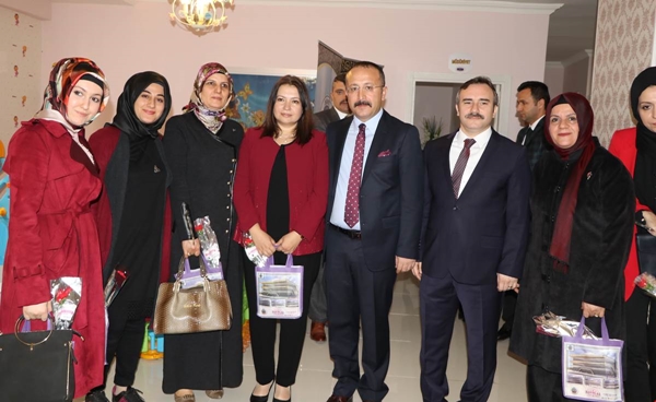 ‘8 Mart Dünya Kadınlar Günü’ Etkinliğinde Şehit Anneleri Ağırlandı
