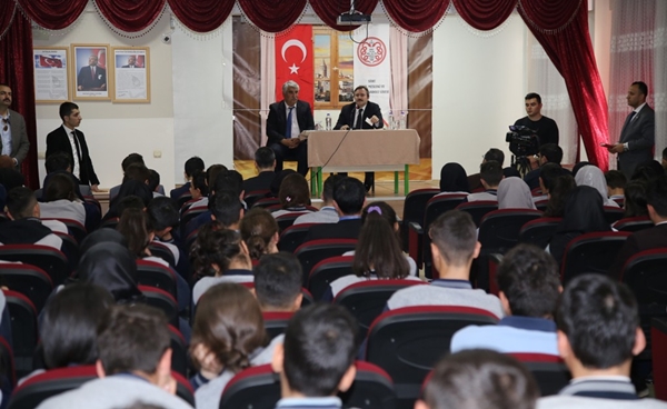 Taşkın, 75. Yıl Mesleki ve Teknik Anadolu Lisesi Öğrencileriyle Bir Araya Geldi