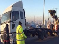 TEM'de yan yatan TIR kaldırıldı trafik normale döndü!
