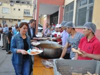 Belediye Eş Başkanları iftar çadırında oruç açtı