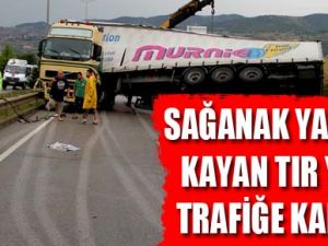 Yağış Nedeniyle Kontrolden Çıkan Tır...