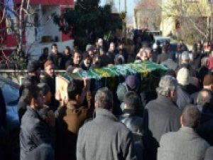 Tekne Faciasında Ölen Genç Toprağa Verildi